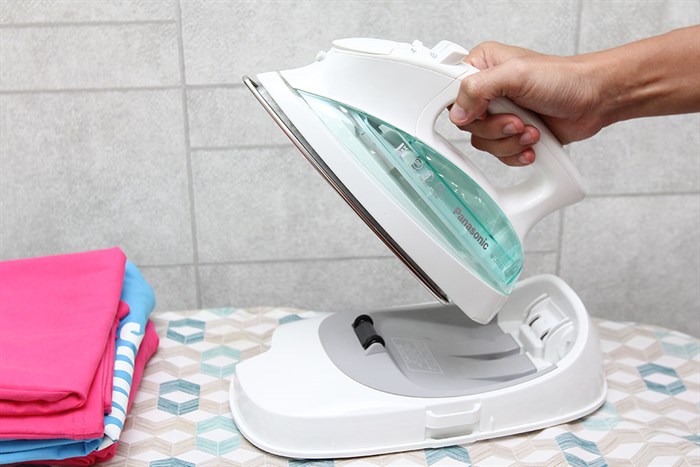 Bàn ủi hơi nước Panasonic NI-L700SSGRA Màu Trắng - Xanh