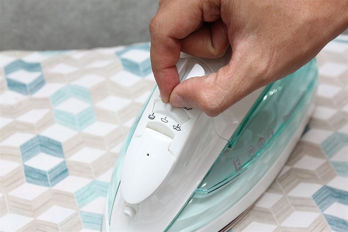 Bàn ủi hơi nước Panasonic NI-L700SSGRA Màu Trắng - Xanh