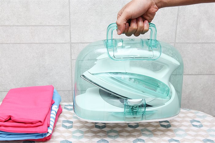 Bàn ủi hơi nước Panasonic NI-L700SSGRA Màu Trắng - Xanh