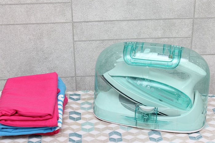 Bàn ủi hơi nước Panasonic NI-L700SSGRA Màu Trắng - Xanh