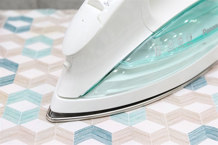 Bàn ủi hơi nước Panasonic NI-L700SSGRA Màu Trắng - Xanh