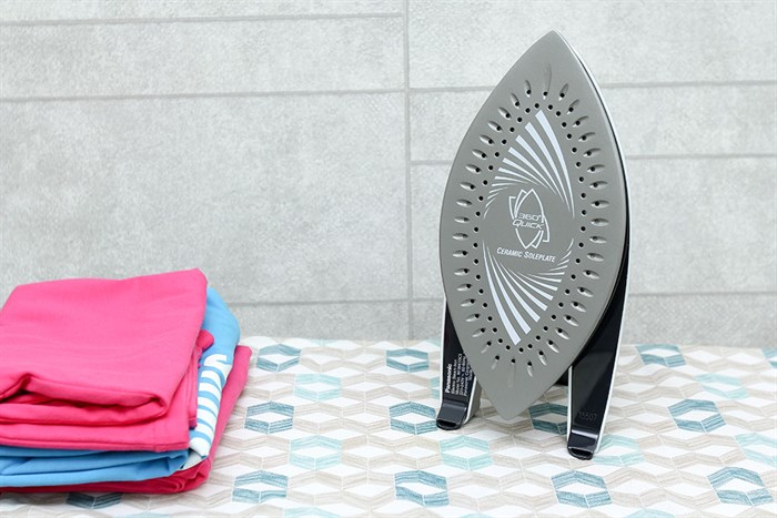 Bàn ủi hơi nước Panasonic NI-W650CSLRA 2200W Màu Đen - Xám