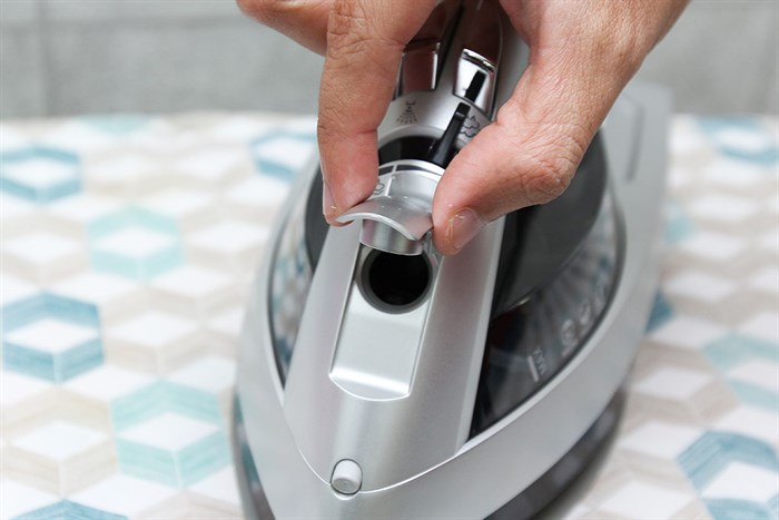 Bàn ủi hơi nước Panasonic NI-W650CSLRA 2200W Màu Đen - Xám