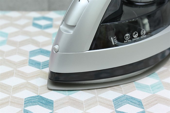 Bàn ủi hơi nước Panasonic NI-W650CSLRA 2200W Màu Đen - Xám