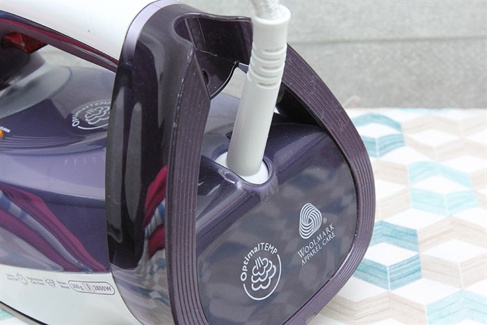 Bàn ủi hơi nước Philips GC4918 Màu Trắng - Tím