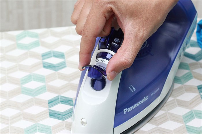 Bàn ủi hơi nước Panasonic PABU-NI-E510TDRA 2320W Màu Xanh Dương