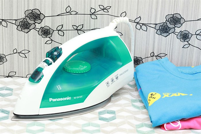 Bàn ủi hơi nước Panasonic PABU-NI-E410TMRA 2150W Màu Xanh ngọc