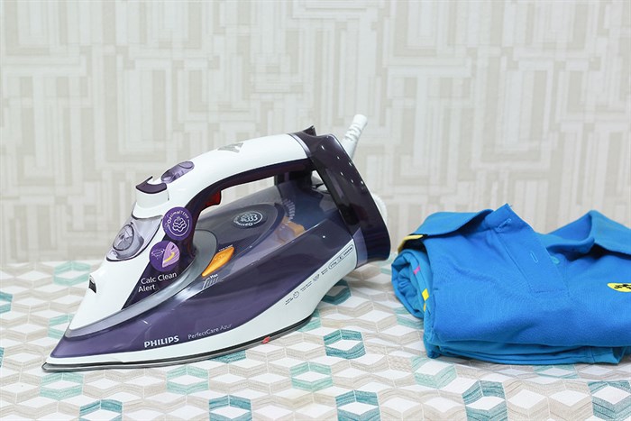 Bàn ủi hơi nước Philips GC4928 Màu Trắng - Tím