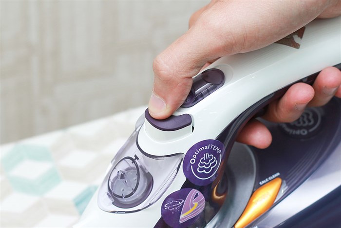 Bàn ủi hơi nước Philips GC4928 Màu Trắng - Tím