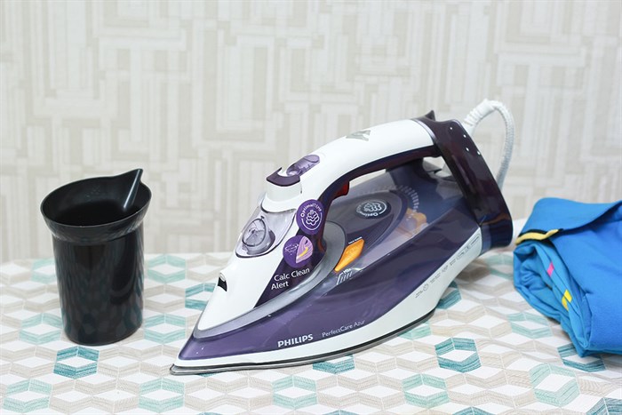 Bàn ủi hơi nước Philips GC4928 Màu Trắng - Tím