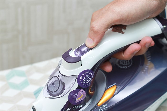 Bàn ủi hơi nước Philips GC4928 Màu Trắng - Tím