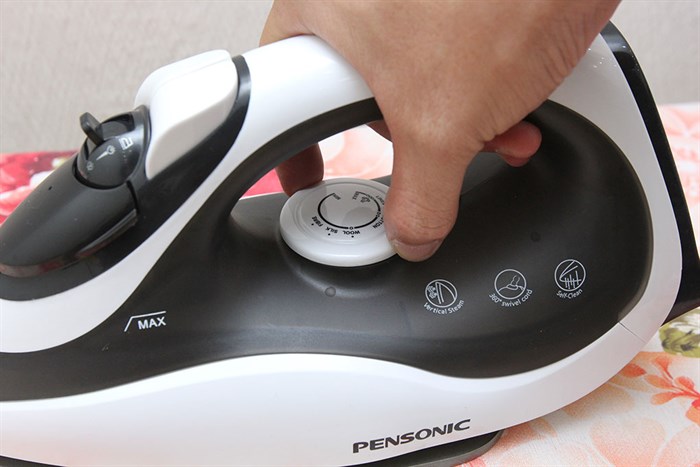 Bàn ủi hơi nước Pensonic PSI-1006 Màu Trắng - Đen