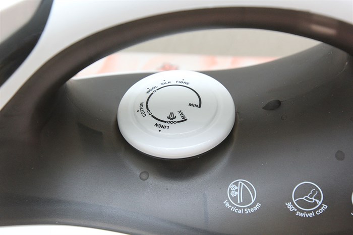 Bàn ủi hơi nước Pensonic PSI-1006 Màu Trắng - Đen