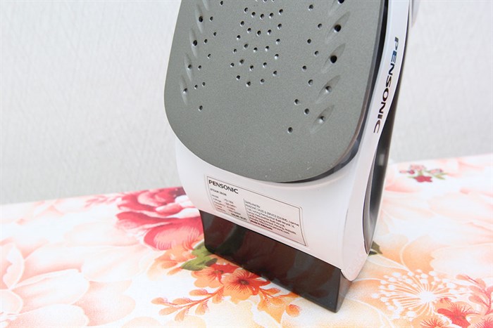 Bàn ủi hơi nước Pensonic PSI-1006 Màu Trắng - Đen