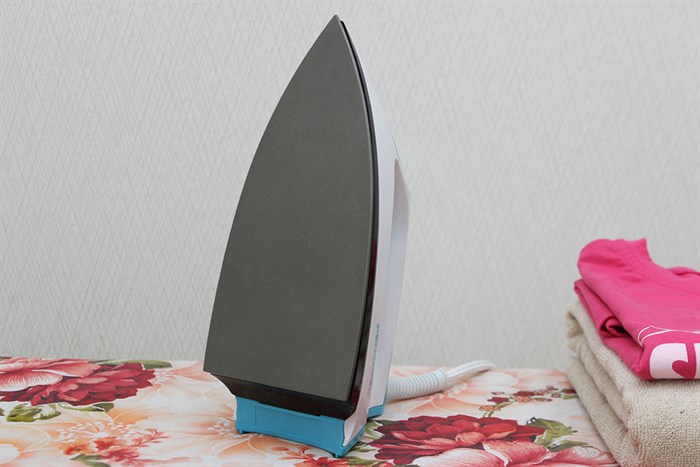 Bàn là khô Pensonic PI-8501 Màu Trắng - Xanh