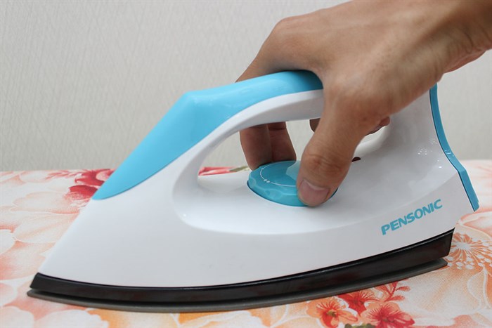 Bàn là khô Pensonic PI-8501 Màu Trắng - Xanh