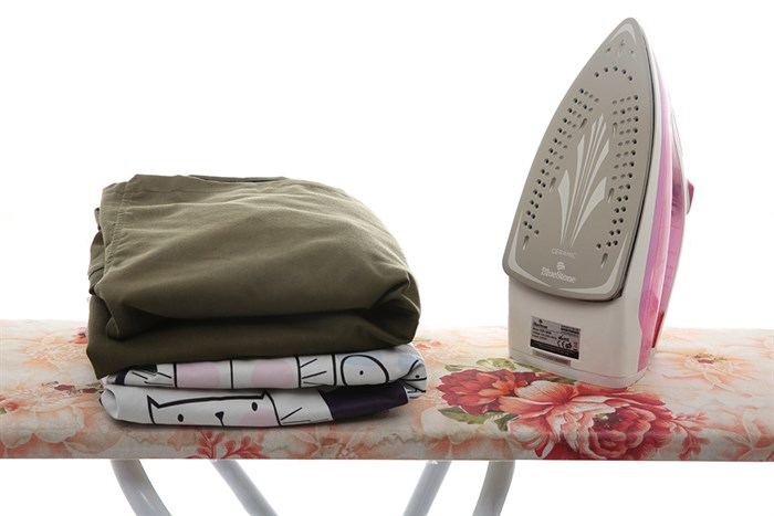 Bàn ủi hơi nước Bluestone SIB-3809 Màu Hồng