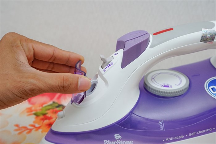 Bàn ủi hơi nước BlueStone SIB-3821 2200W Màu Trắng - Tím