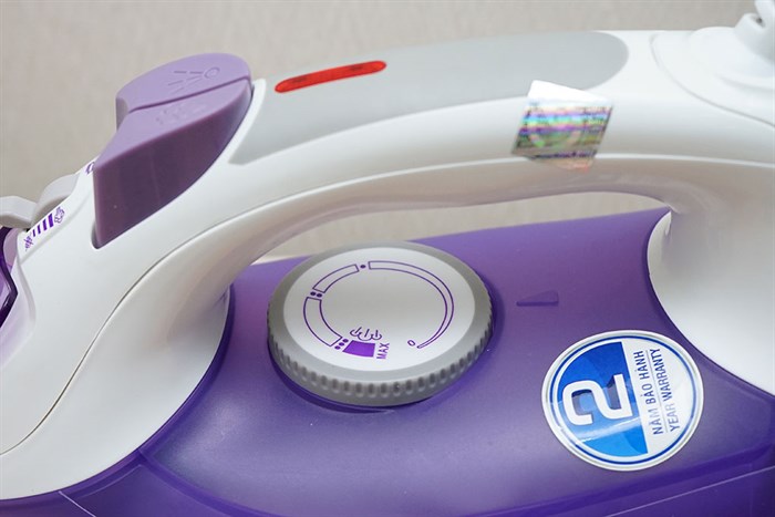 Bàn ủi hơi nước BlueStone SIB-3821 2200W Màu Trắng - Tím