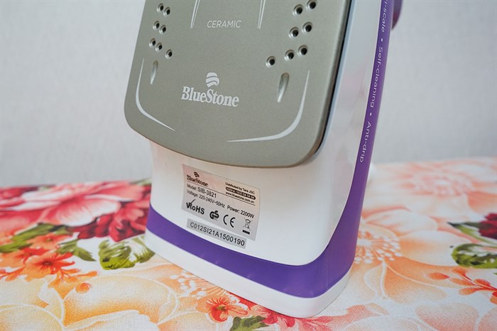 Bàn ủi hơi nước BlueStone SIB-3821 2200W Màu Trắng - Tím