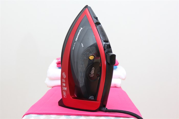 Bàn ủi hơi nước Panasonic NI-WT980RRA 2800W Màu Đen - Đỏ