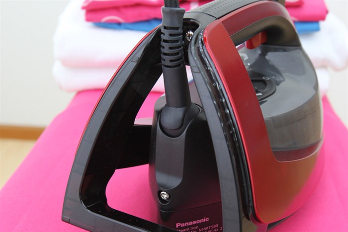 Bàn ủi hơi nước Panasonic NI-WT980RRA 2800W Màu Đen - Đỏ