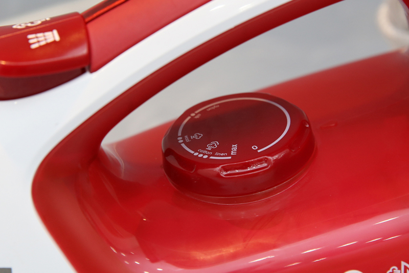 Dễ điều khiển - Bàn ủi hơi nước Electrolux ESI5123