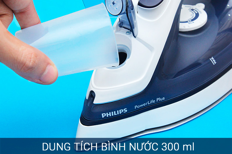 Dung tích lớn giúp ủi quần áo lâu hơn mà không cần thêm nước, miệng bình rộng dễ dàng châm nước