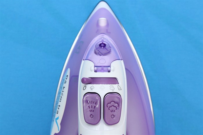Bàn là hơi nước Electrolux ESI4015 Màu Trắng - Tím