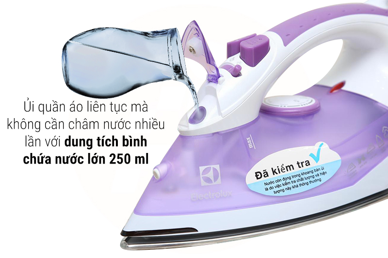 Dung tích bình nước lớn - Bàn ủi hơi nước Electrolux ESI4015