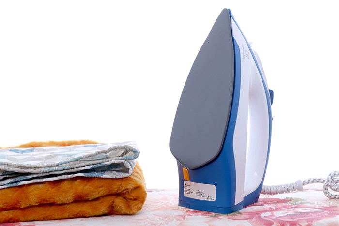 Bàn ủi khô Electrolux EDI2004 1300W Màu Trắng - Xanh