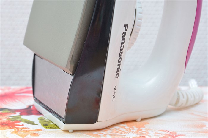 Bàn ủi khô Panasonic NI-317TVTRA 1000W Màu Trắng - Hồng