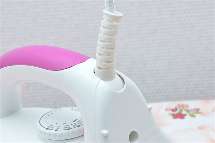 Bàn ủi khô Panasonic NI-317TVTRA 1000W Màu Trắng - Hồng