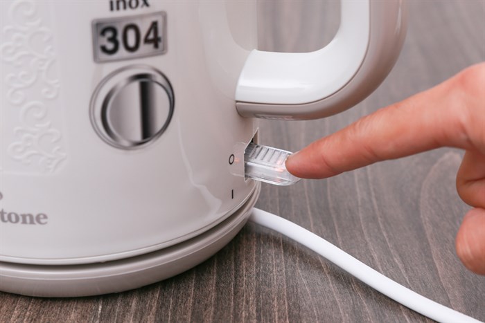 Bình đun siêu tốc BlueStone 1.7 lít KTB-3335 Màu Trắng