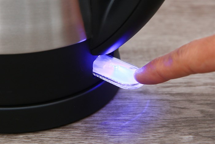 Bình đun siêu tốc Cuchen 1.7 lít CKT GT1700VN Màu Inox