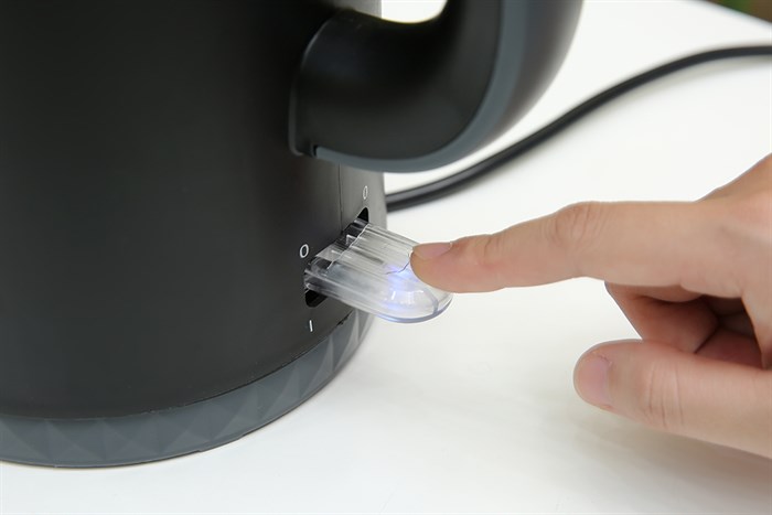 Bình đun siêu tốc Sharp 1.7 lít EKJ-17EVPS-BK Màu Đen