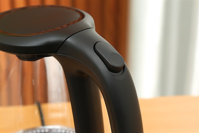 Bình đun siêu tốc Comfee 1.8 lít CK-GC1820B Màu Đen