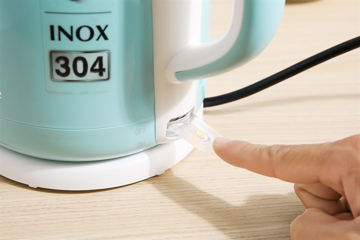 Bình đun siêu tốc BlueStone 1.7 lít KTB-3458 Màu Xanh da trời