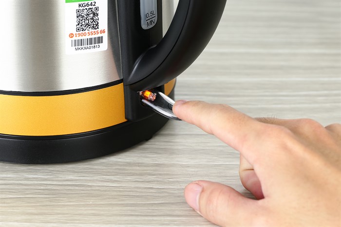 Bình đun siêu tốc Kangaroo 1.7 lít KG642 Màu Bạc