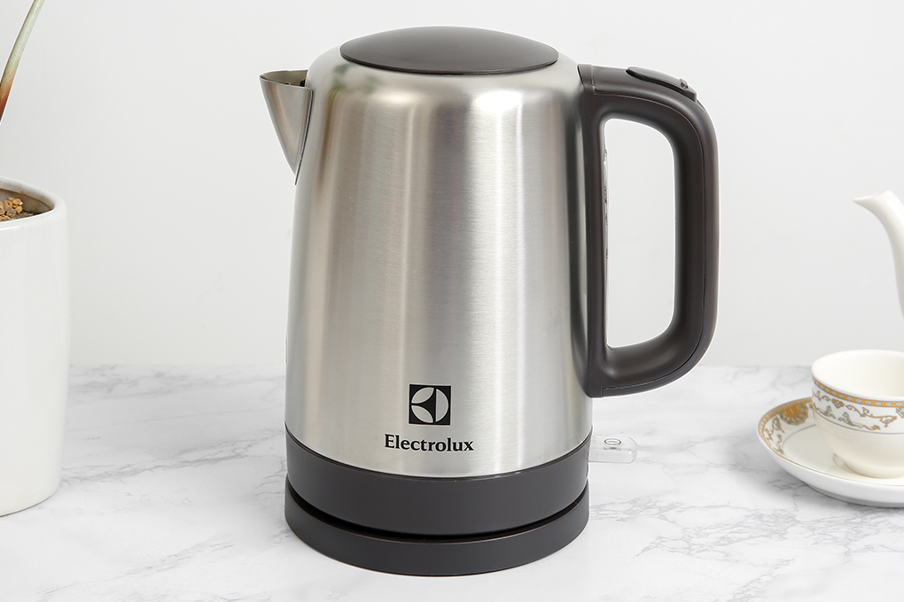 Bình đun siêu tốc Electrolux 1.7 lít EEK1505S Màu Bạc