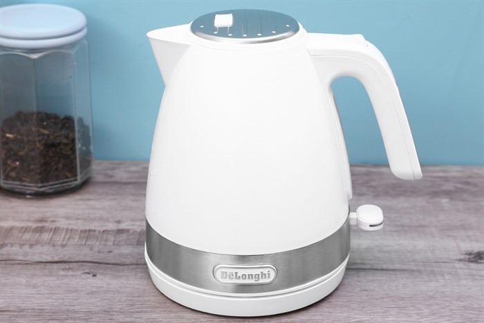 Bình đun siêu tốc Delonghi 1 lít KBLA2000.W Màu Trắng