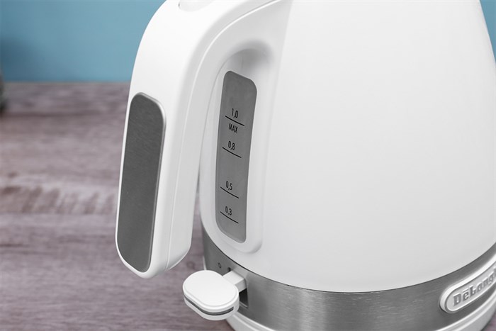 Bình đun siêu tốc Delonghi 1 lít KBLA2000.W Màu Trắng