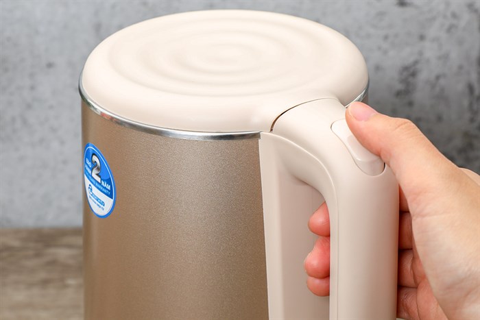 Bình đun siêu tốc BlueStone 1.7 lít KTB-3459 Màu Nâu nhạt