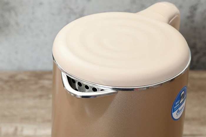 Bình đun siêu tốc BlueStone 1.7 lít KTB-3459 Màu Nâu nhạt