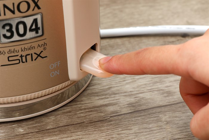 Bình đun siêu tốc BlueStone 1.7 lít KTB-3459 Màu Nâu nhạt