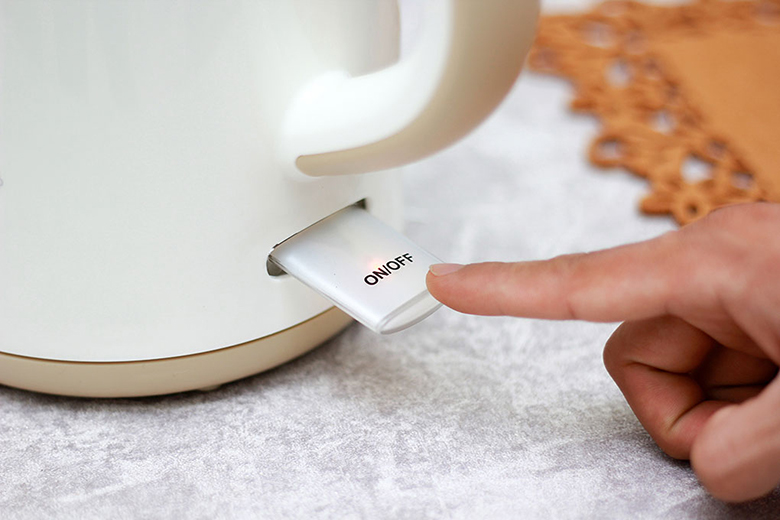 Thao tác đun nước dễ dàng với một nút nhấn Thao tác đun nước dễ dàng với một nút nhấn