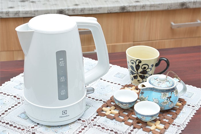 Bình siêu tốc Electrolux 1.5 lít EEK1303W Màu Trắng