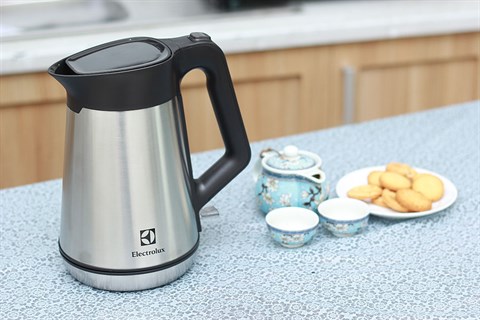 Bình siêu tốc Electrolux EEK5604S 1.5 lít