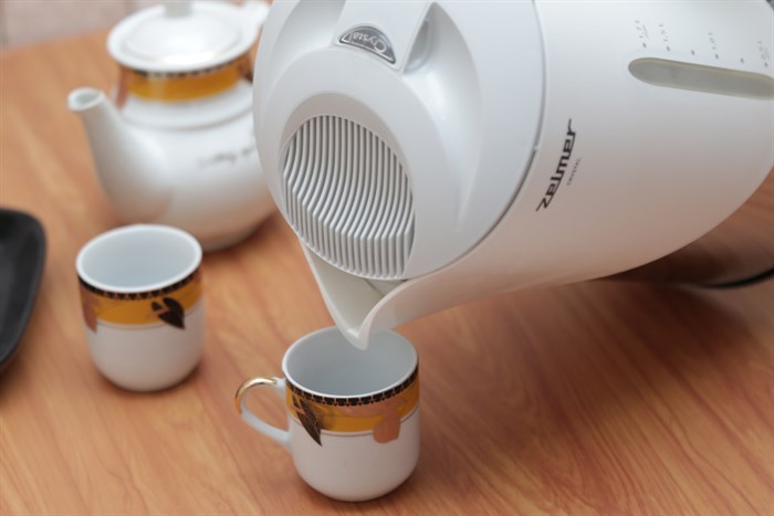 Ấm siêu tốc Zelmer 332.2 1.7 lít Màu Trắng - Xám