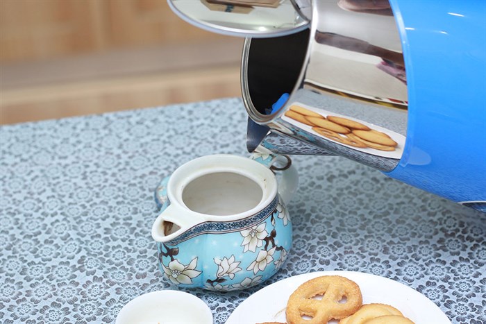 Bình đun siêu tốc Aqua 1.7 lít AJK-F615 (BL) Màu Xanh ngọc